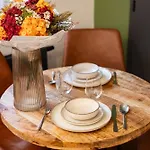 Old Town Living Apartment *