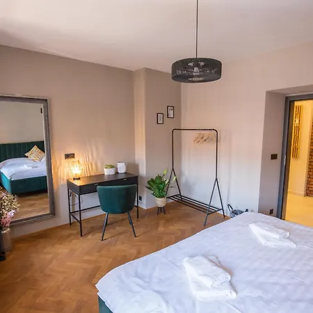 Old Town Living Apartment *